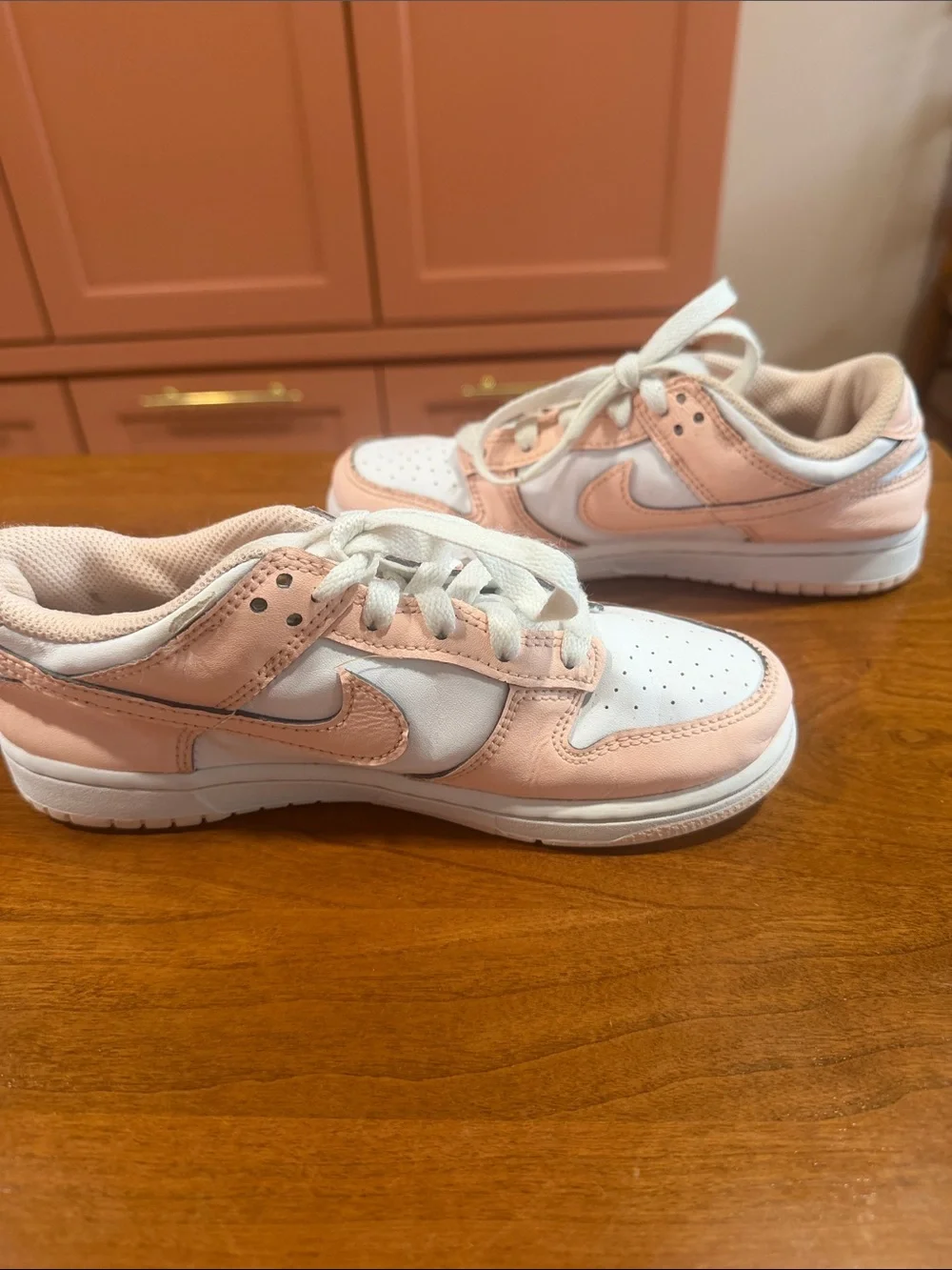 Nike Kids Low-Top Sneakers in Light Pink and White